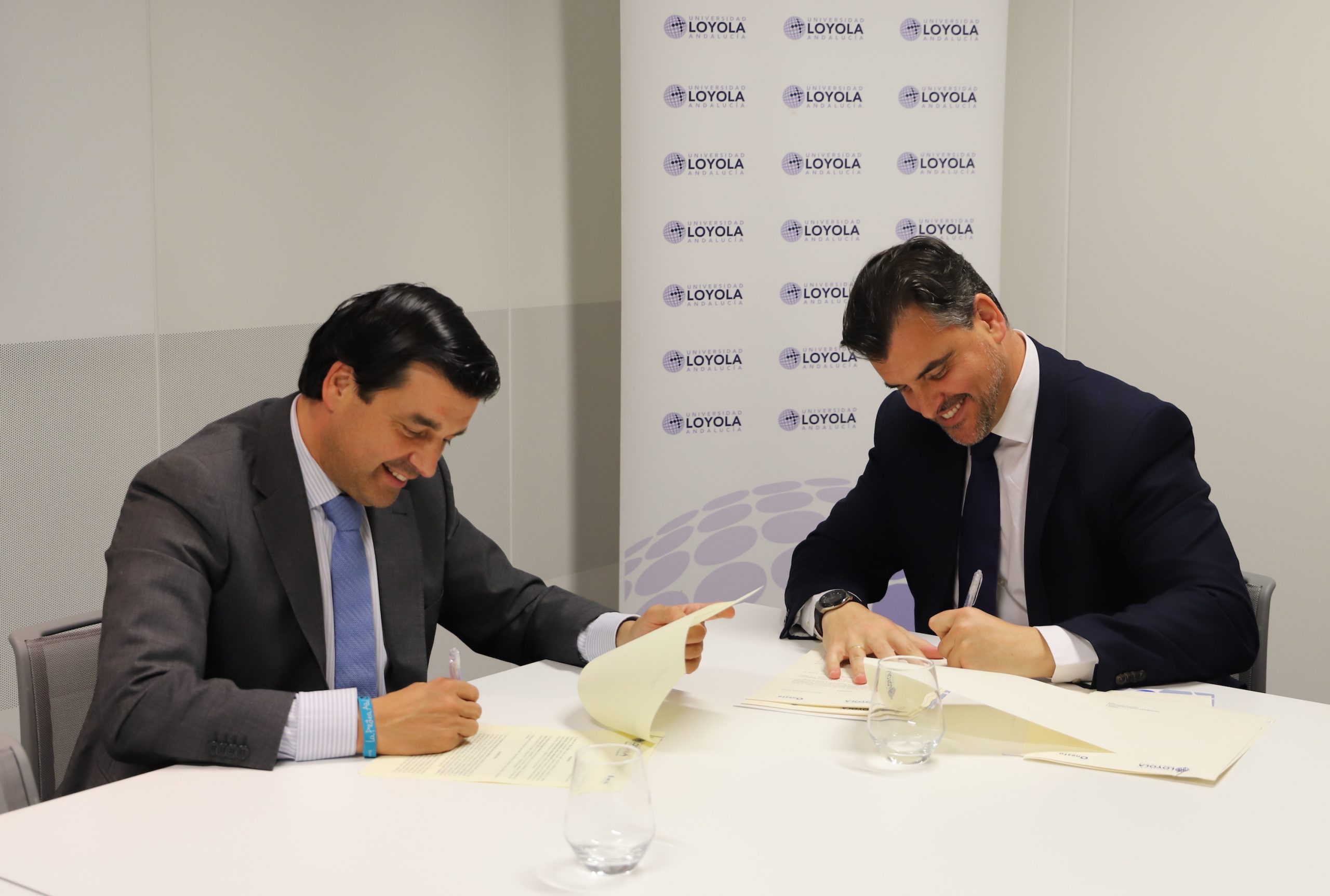 Onesta y Loyola firman un convenio que permitirá la formación de los trabajadores de las empresas del grupo - Onesta
